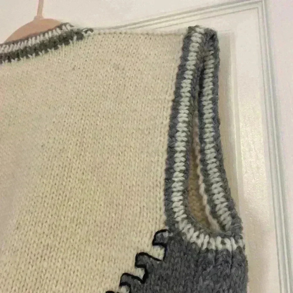 Stunning Wool Vest! - Picture 10 of 11